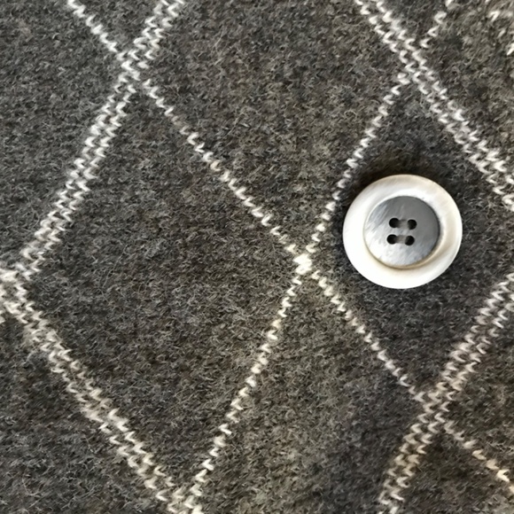 A Ellen Tracy wool and acrylic jacket - Picture 5 of 7